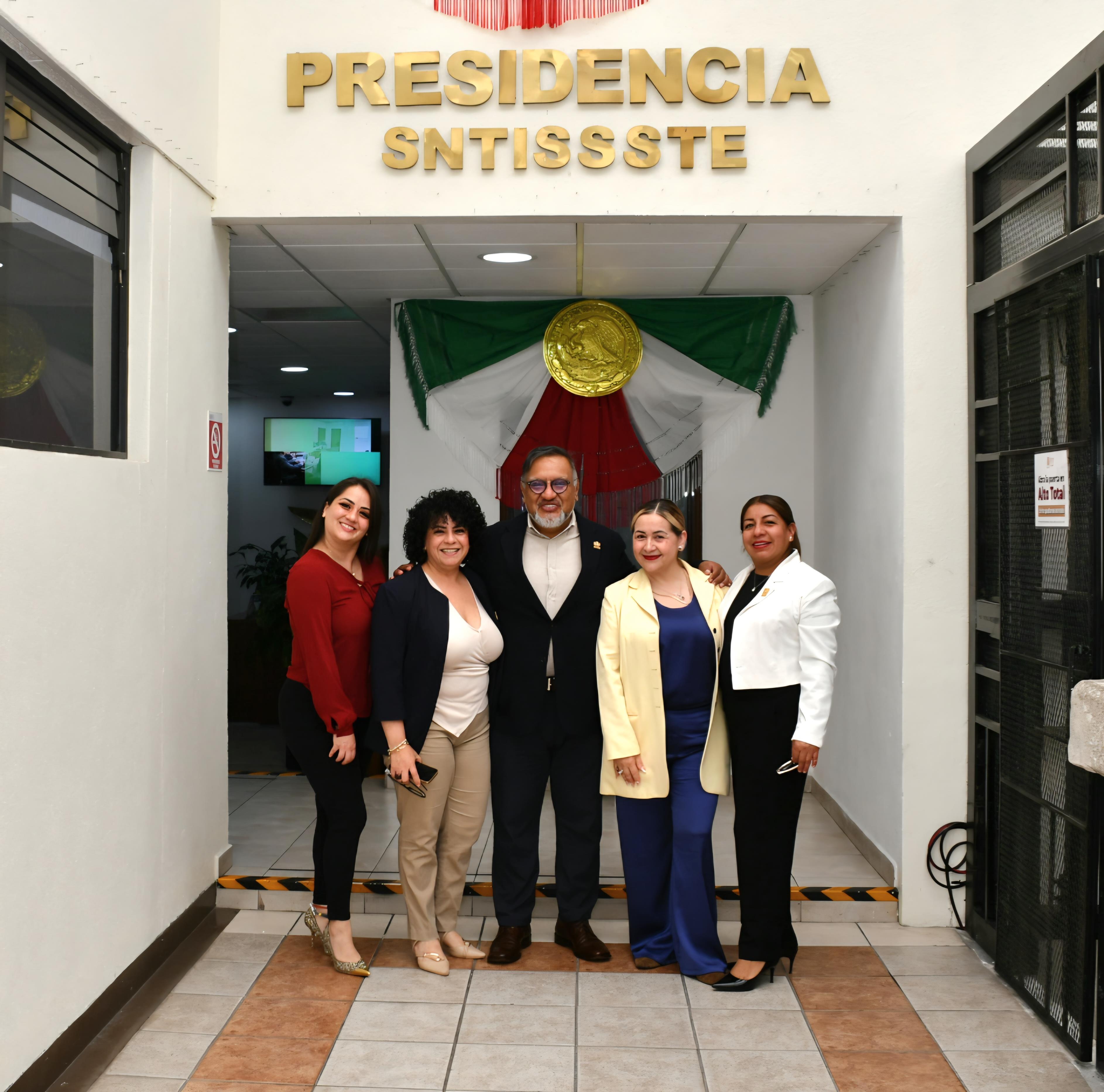 Reunión de trabajo con el Lic. Juan Gerardo  Lopez Hernandez, Director de Prestaciones Economicas  y Sociales, Tema EBDIS